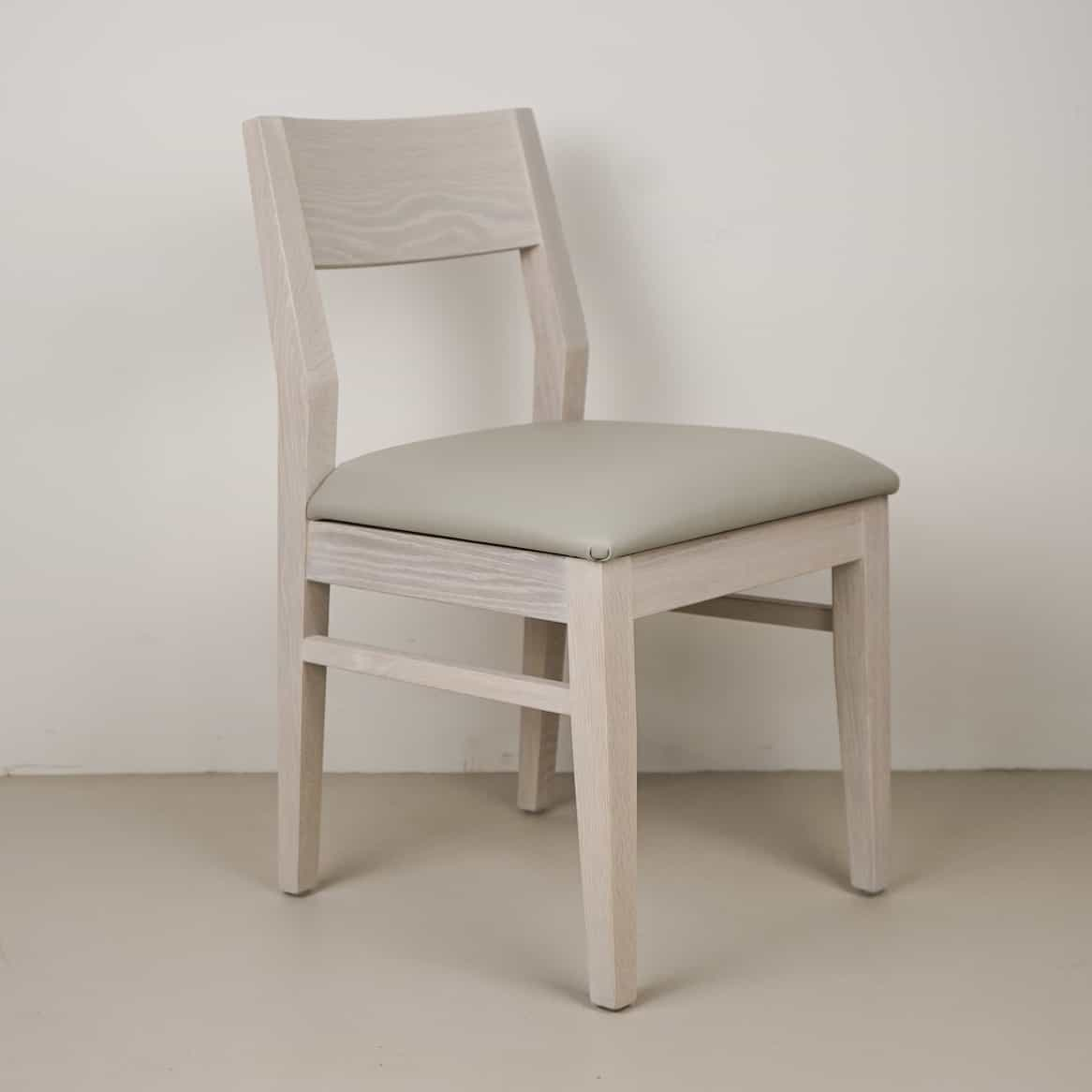 fog leather seat on white oak chair