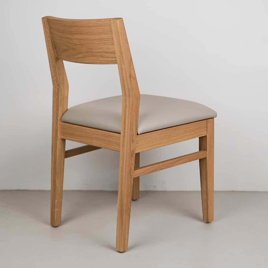 fog leather seat on natural oak chair