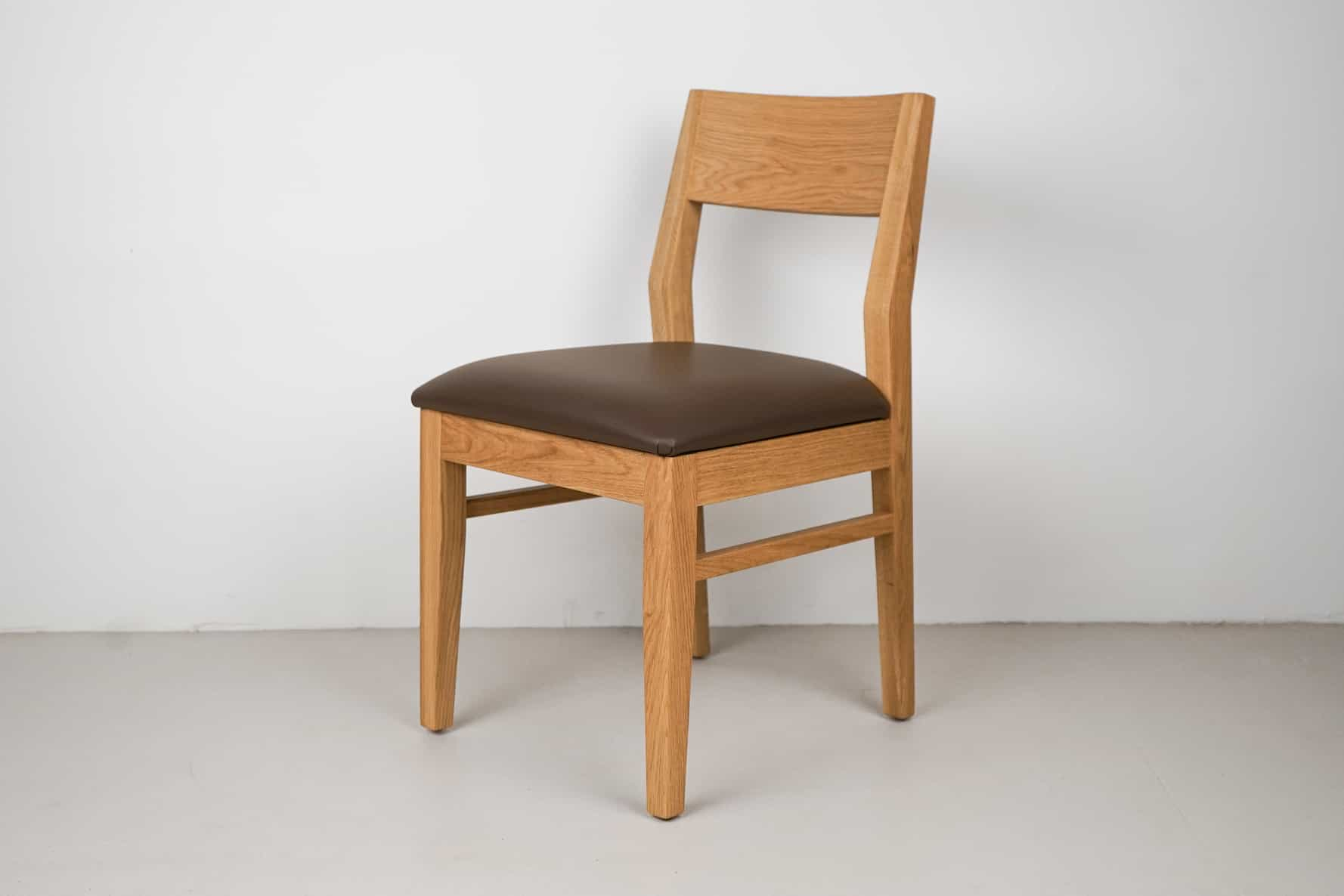 aubrey chair in natural oak with cocoa leather seat