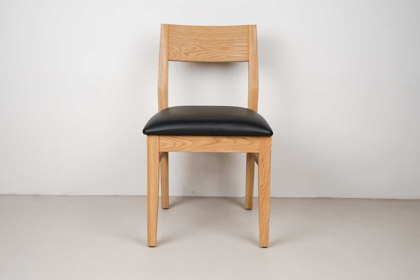 natural oak aubrey chair with midnight leather seat