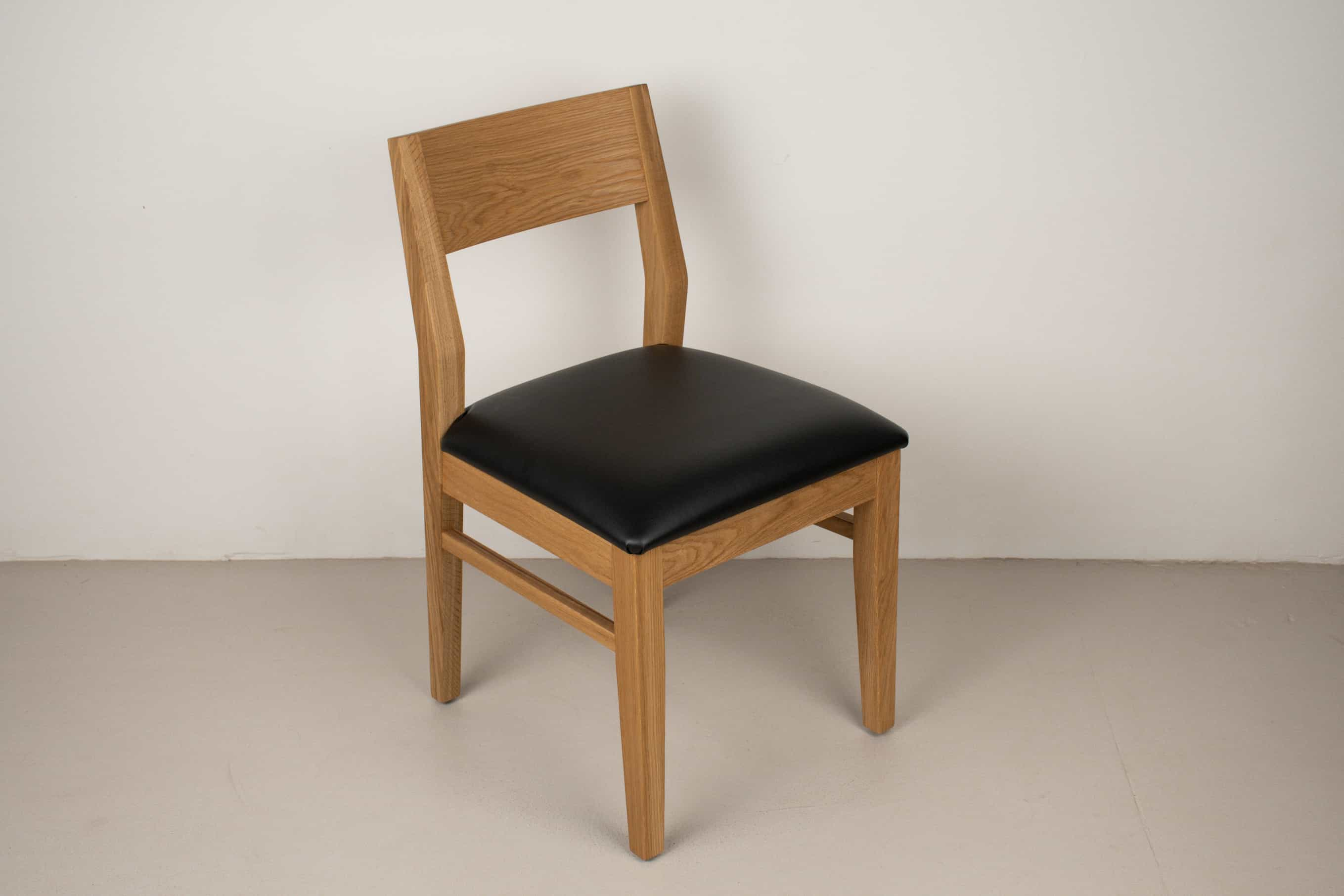 oak aubrey chairs in natural with onyx seats