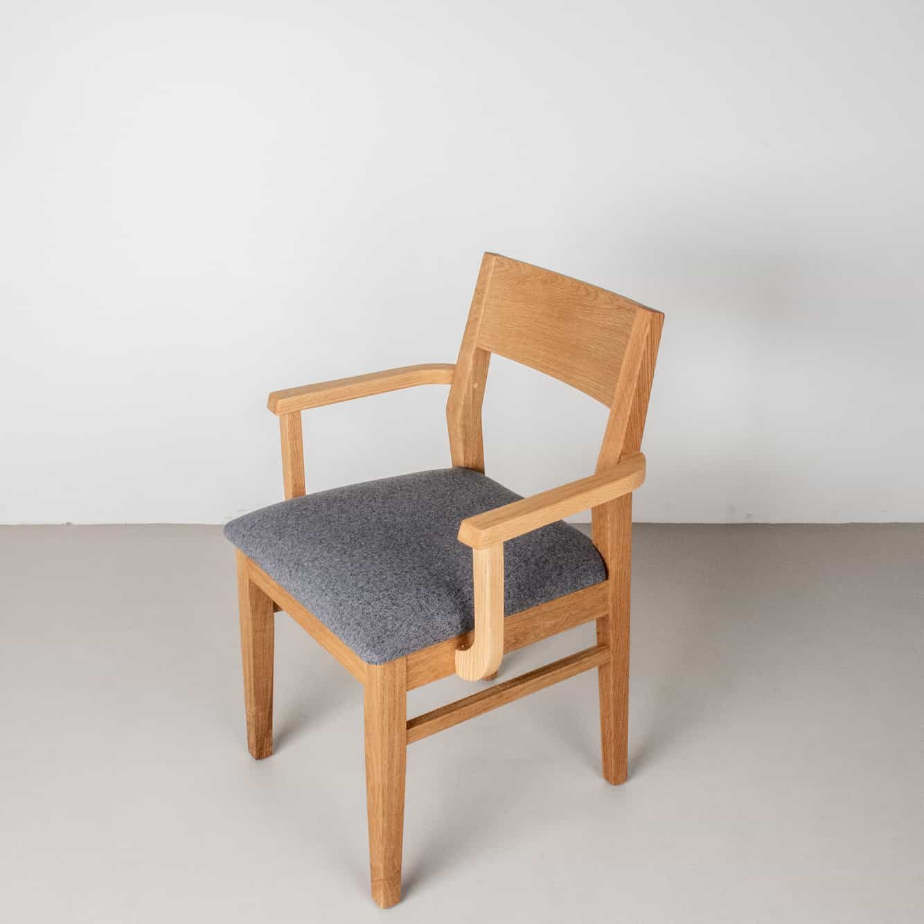 wood end chair with arms