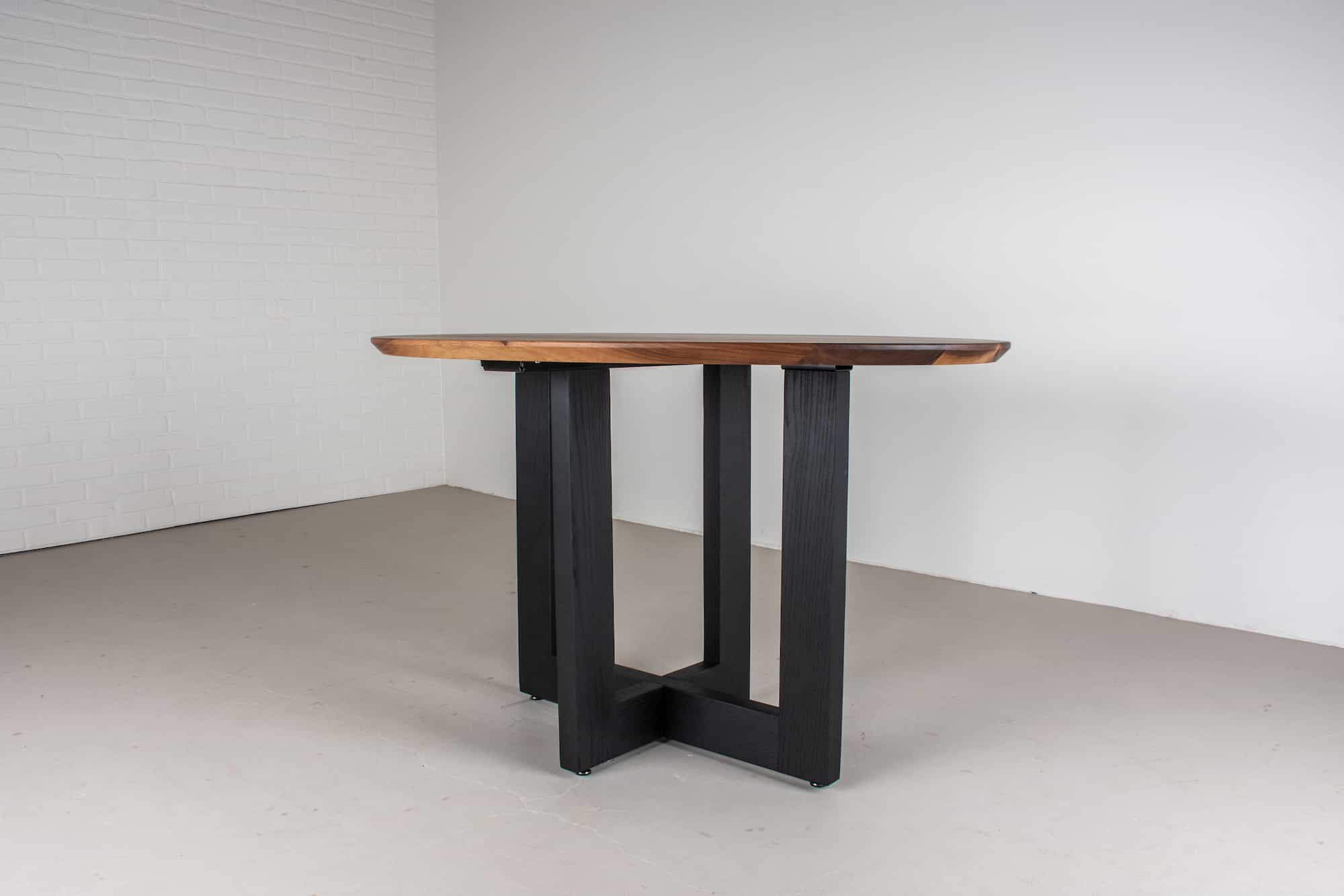 elliptical oval table with nautley edge