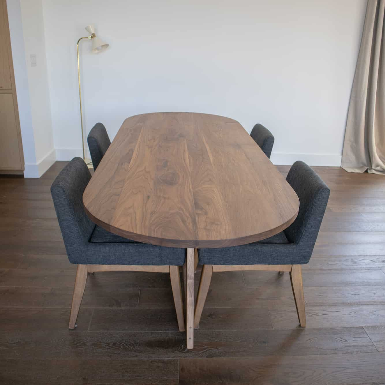 oval dining table