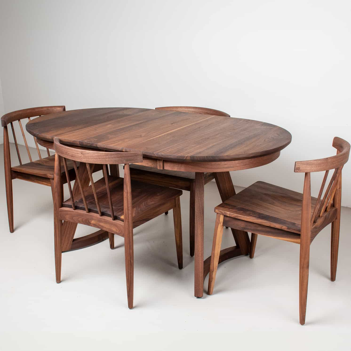 oval extendable table with chairs