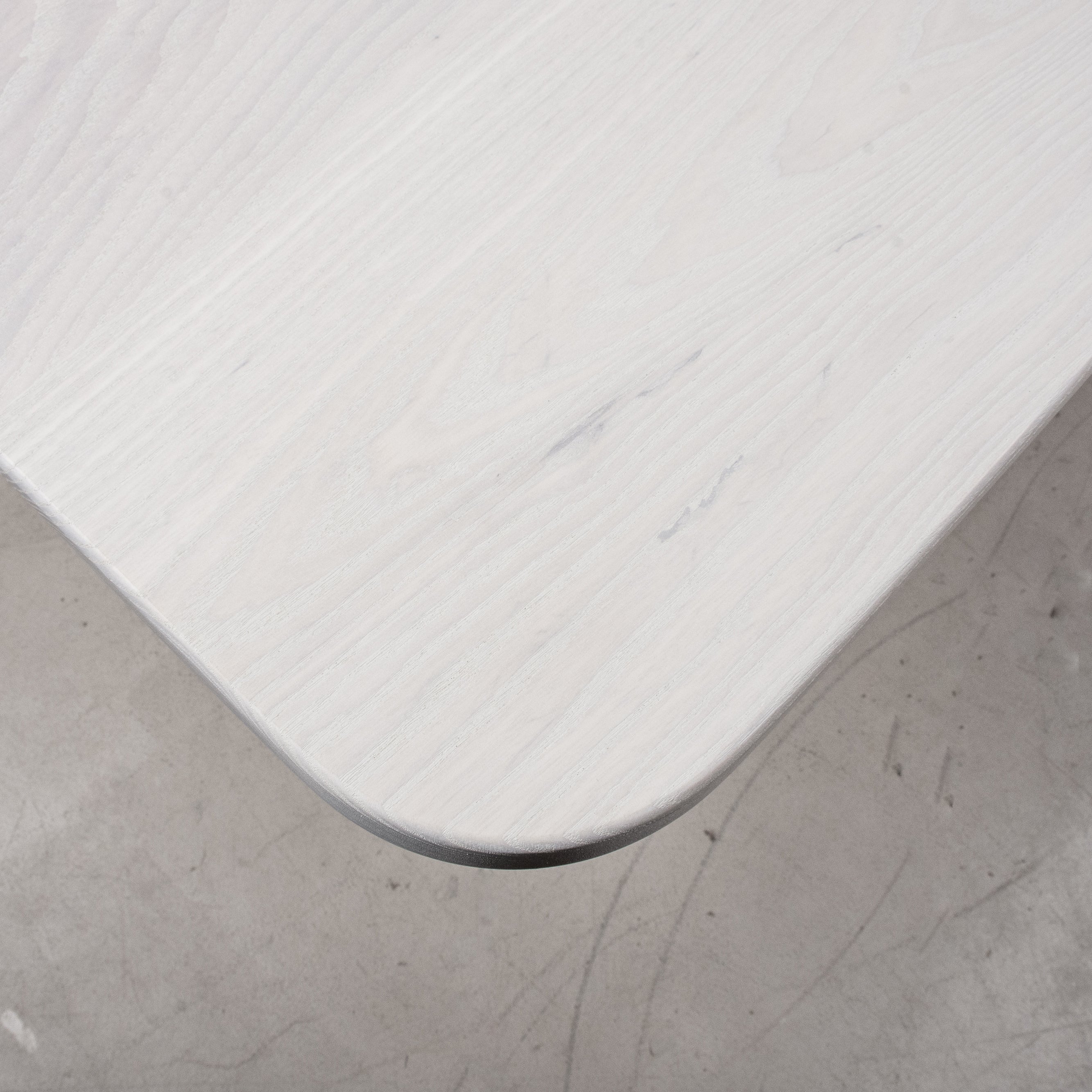 corner detail of small pedestal table