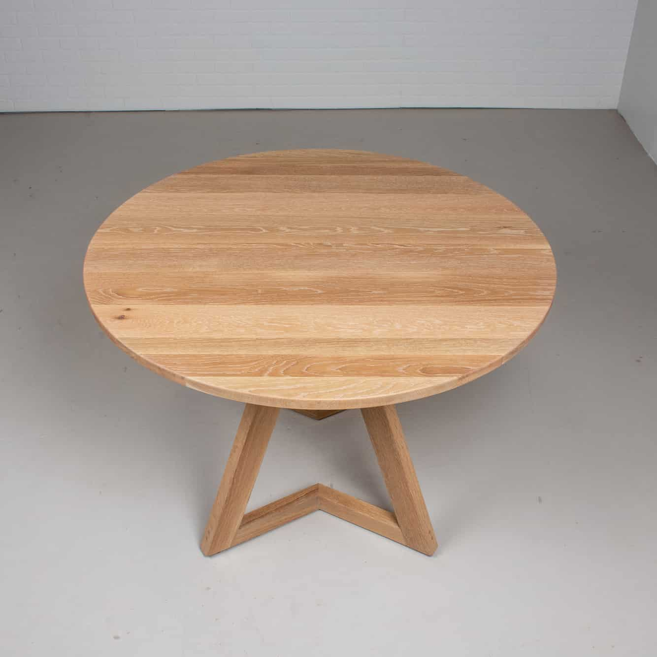 round oak table