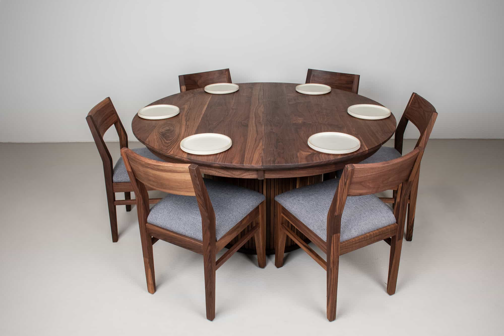 round pedestal table with chairs