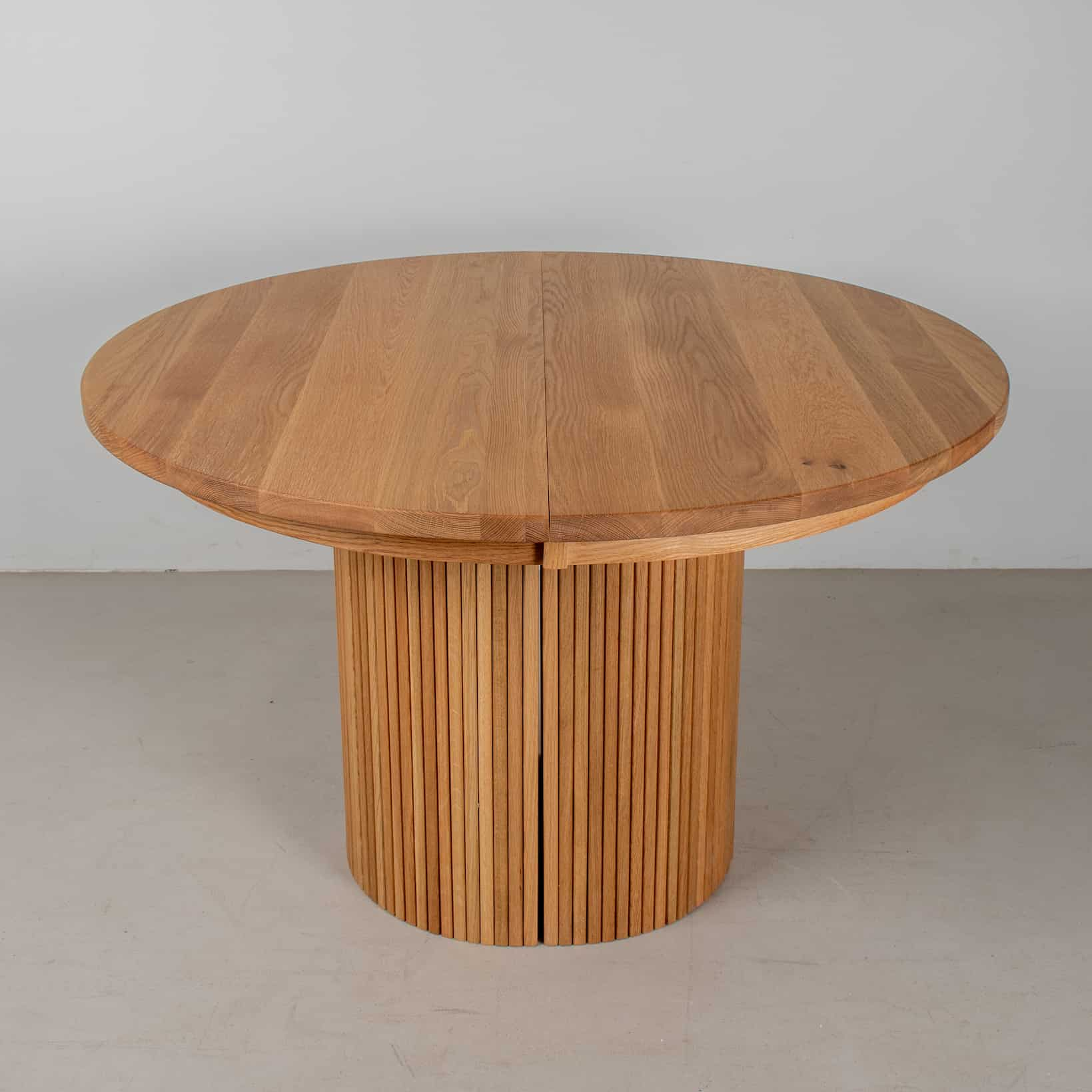 Round Oak Extendable Pedestal Table 48x48