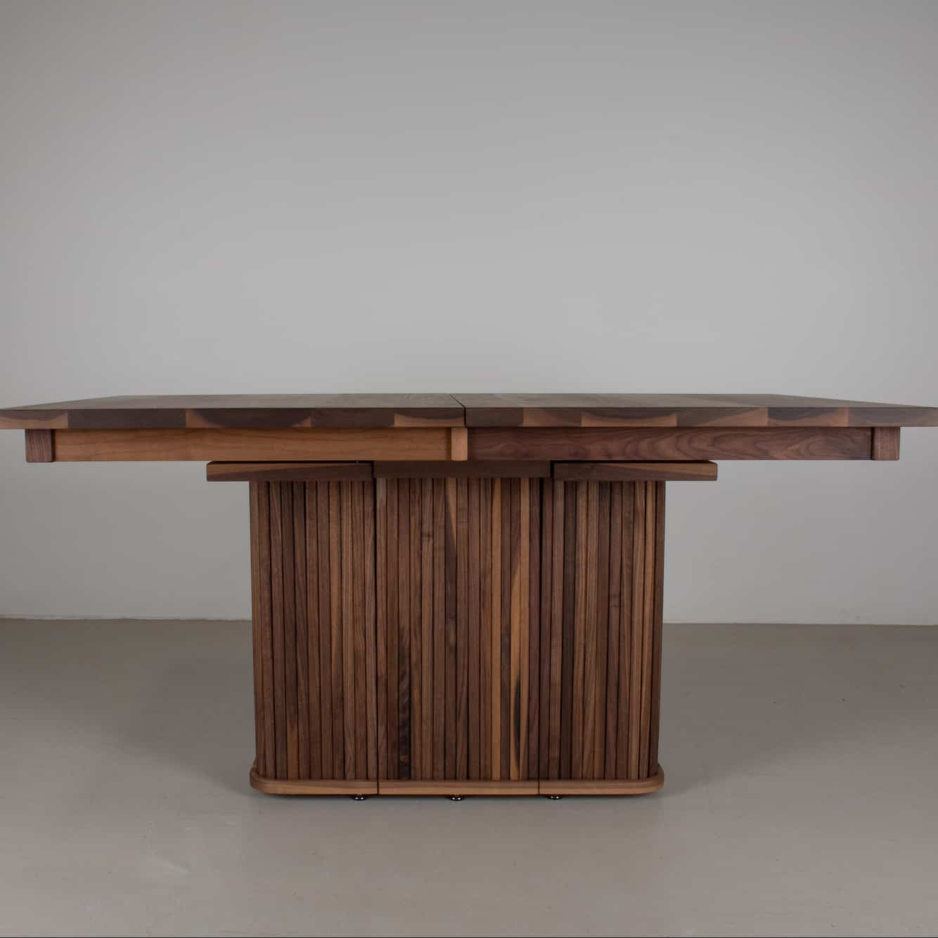 Yoho Extendable Pedestal Table